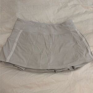 Lululemon women’s white athletic skirt